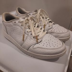 Jordan 1 low Premium Swooshless size 11